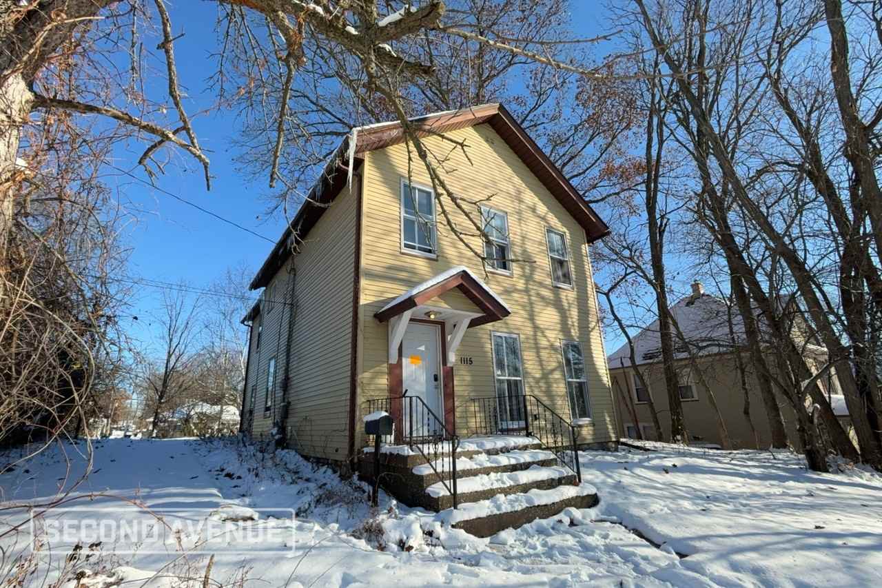 1115 Oneida Ave - Photo 2 of 15