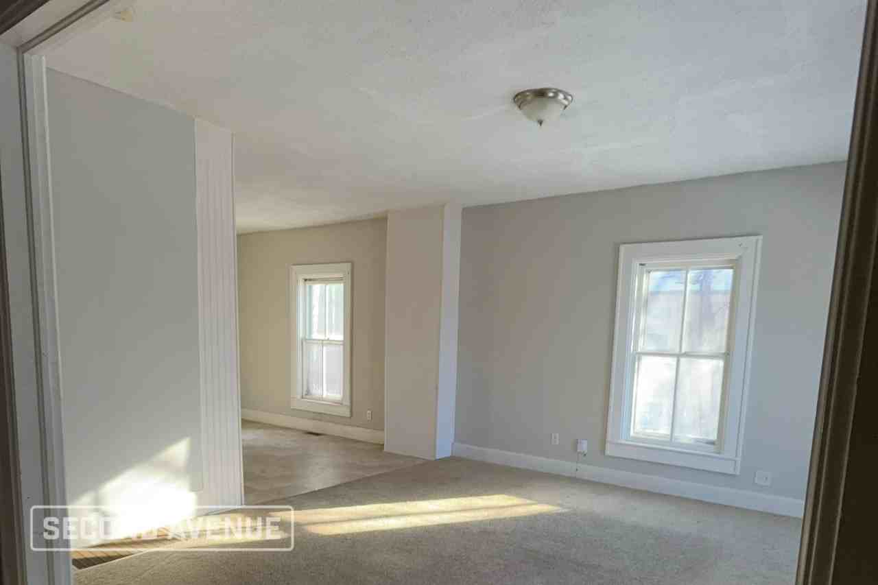 1115 Oneida Ave - Photo 5 of 15