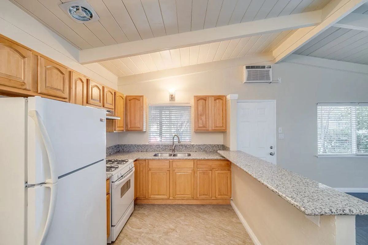 4360 Custis Avenue - Photo 6 of 17