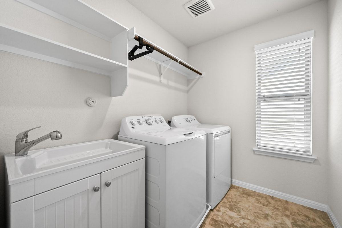 127 Iron Rail Road - Photo 4 of 10