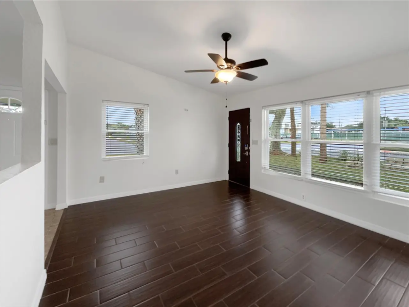 930 School Avenue - Photo 3 of 22