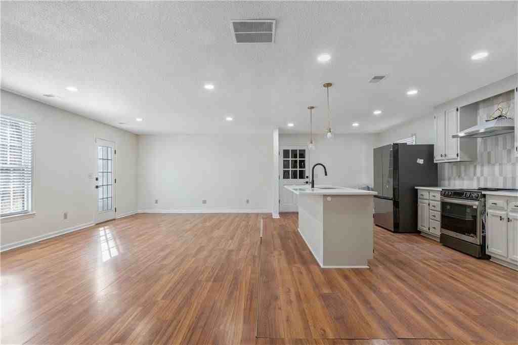 2095 Uniwattee Trail Southeast - Photo 3 of 20