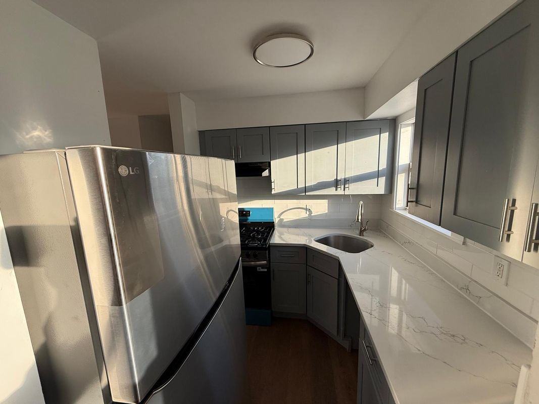 120 Marsden Street - Photo 3 of 12