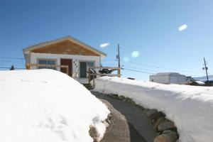 featured image of 423 E 6th St