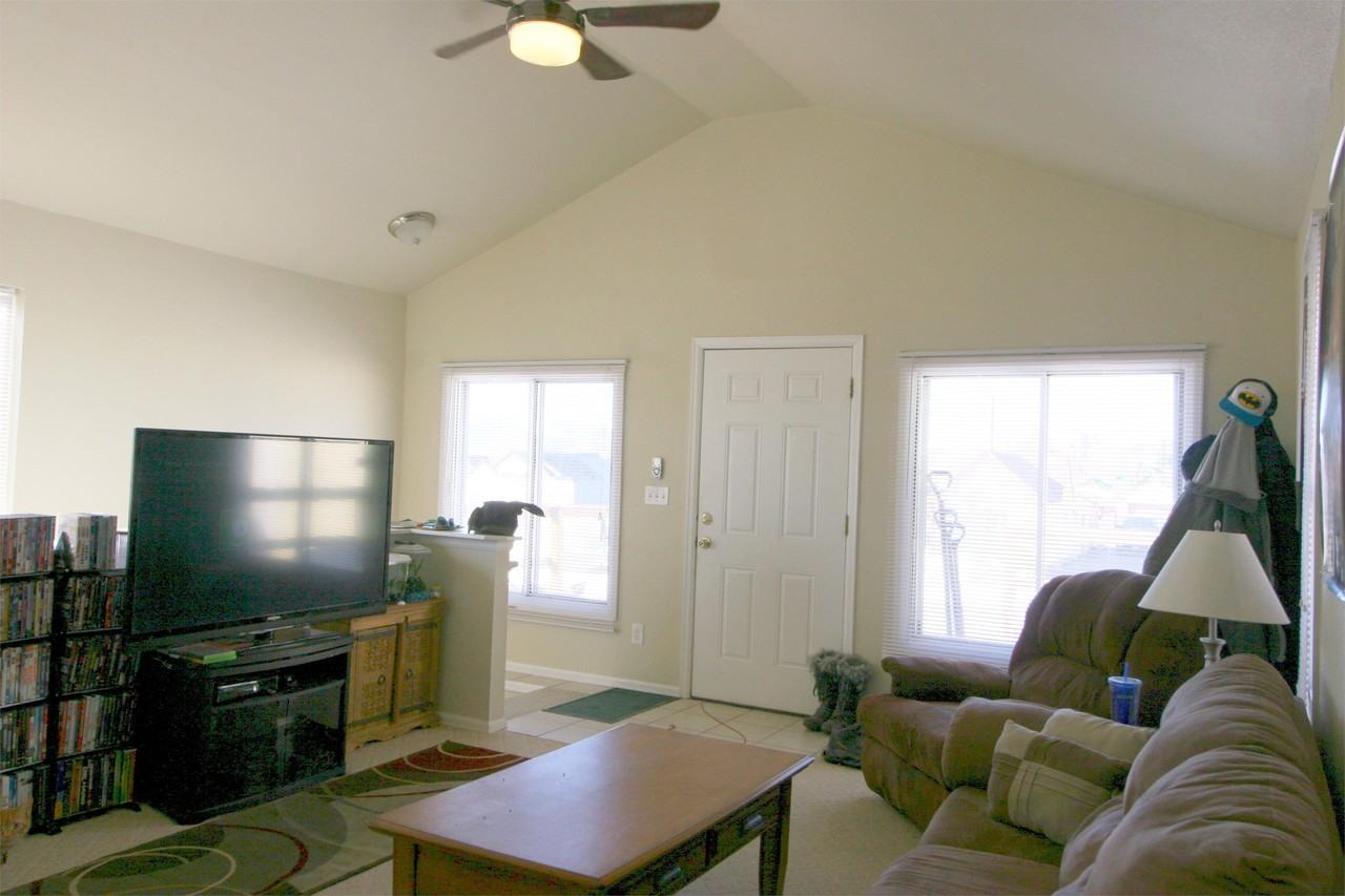 423 E 6th St - Photo 7 of 10