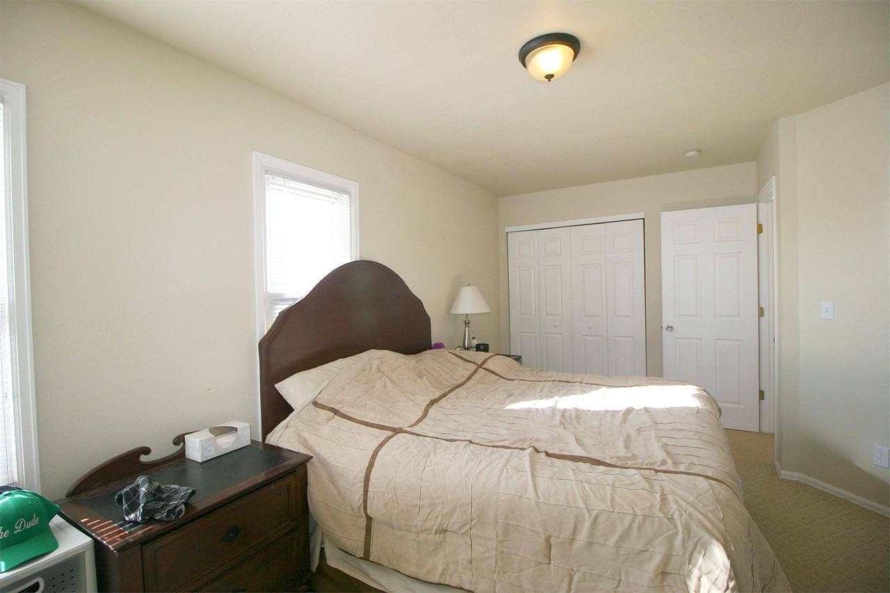 423 E 6th St - Photo 4 of 10