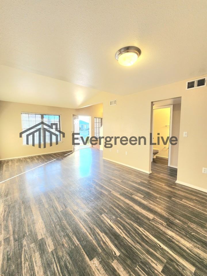 112 Fireball Drive - Photo 5 of 21