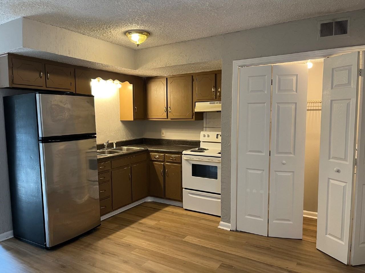 3010 Delaware Avenue - Photo 2 of 15