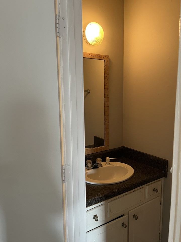 3010 Delaware Avenue - Photo 6 of 15