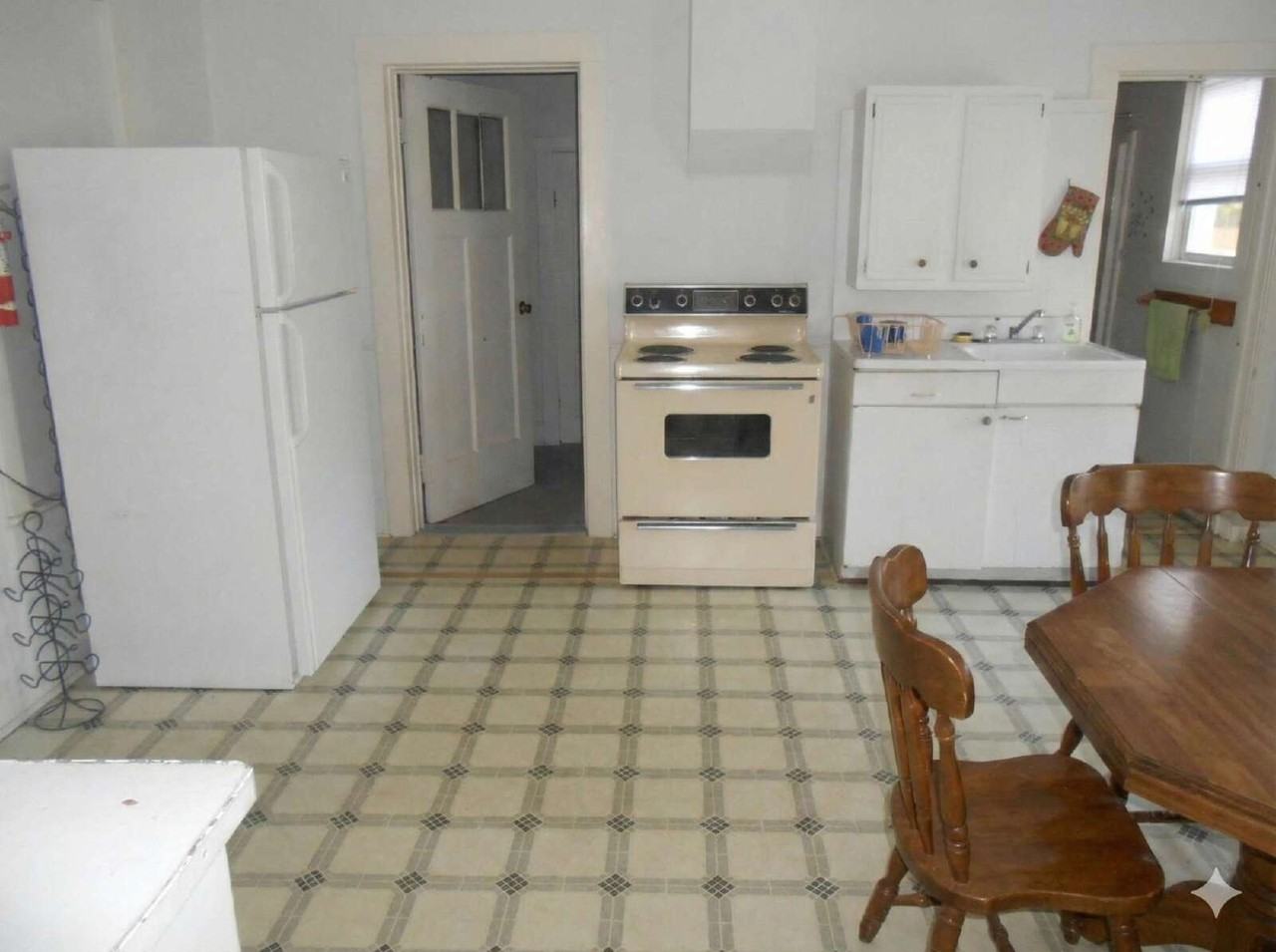 120 Illinois St - Photo 6 of 10