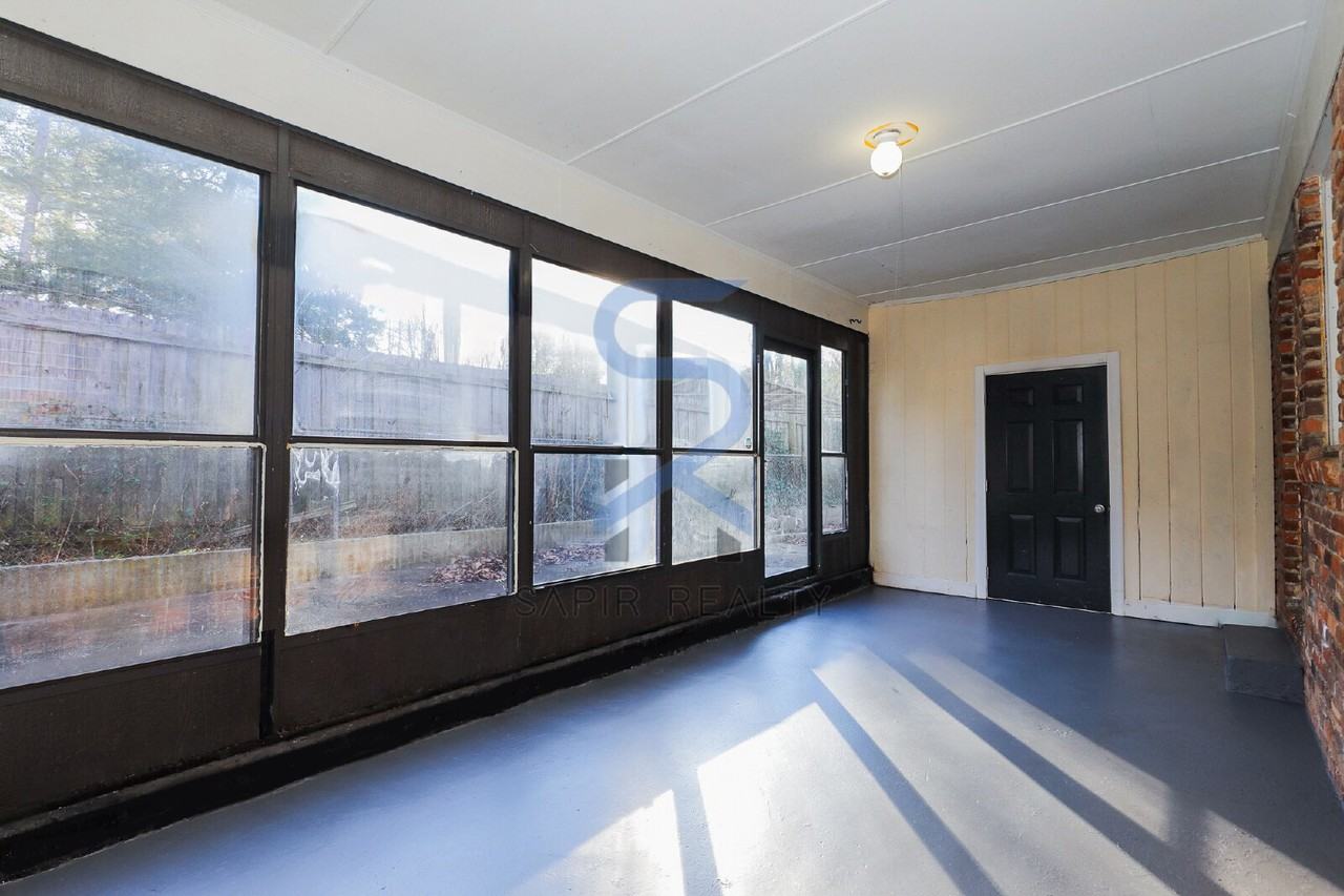 4572 Campbellton Rd Sw - Photo 3 of 22