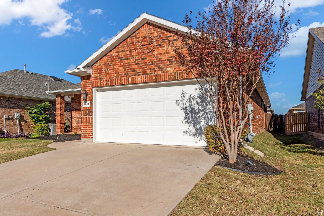 2417 Priscella Dr - Photo 3 of 36