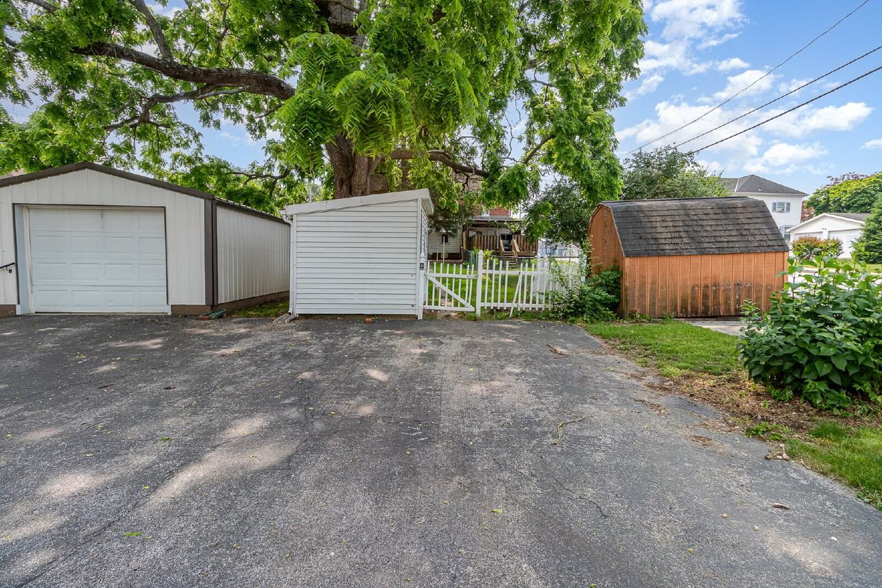 303 Ridge Avenue - Photo 4 of 18