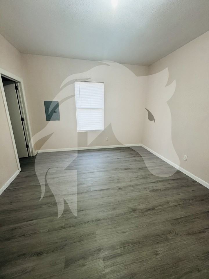 702 5th Street - Photo 5 of 12