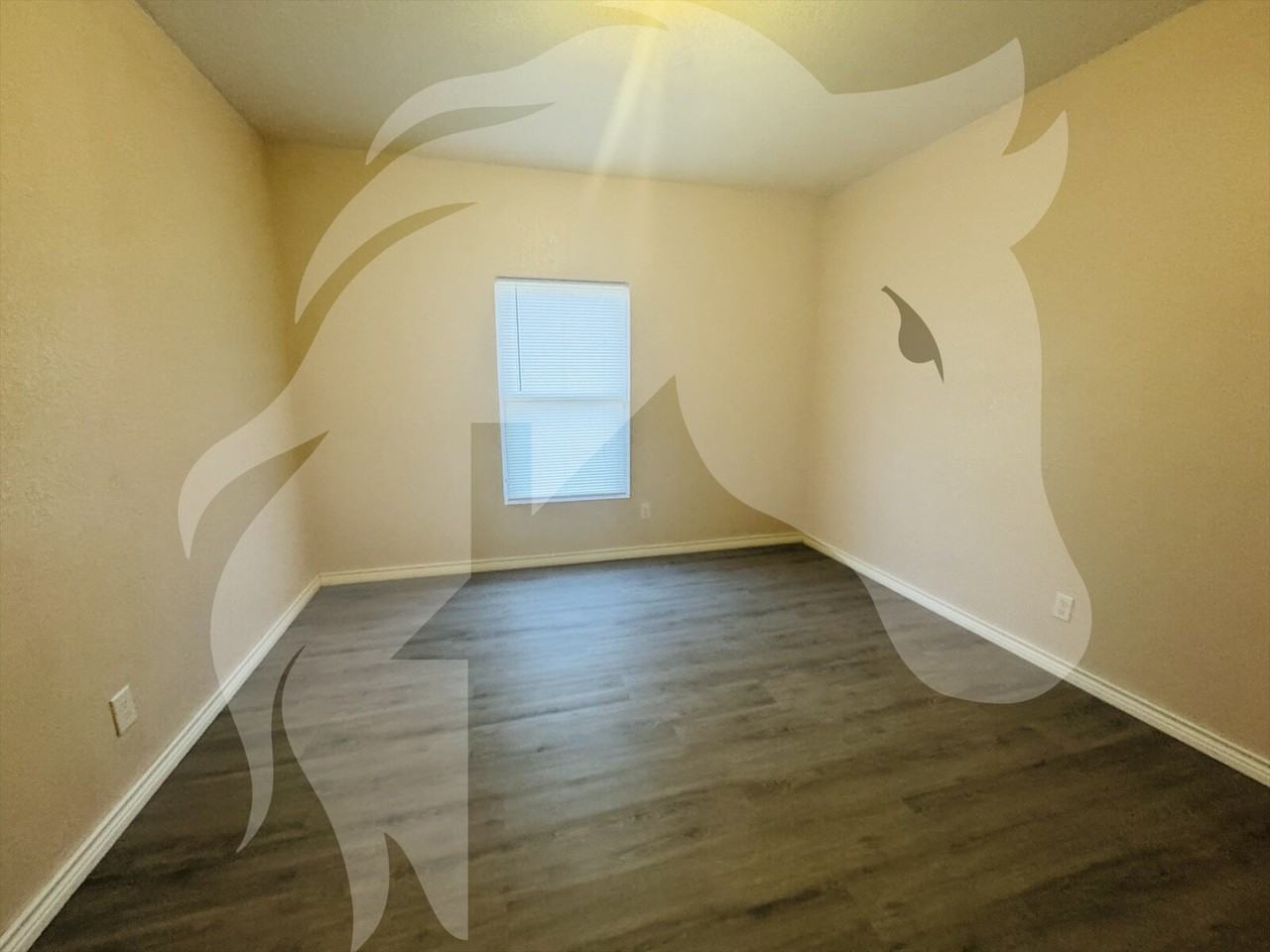 702 5th Street - Photo 6 of 12