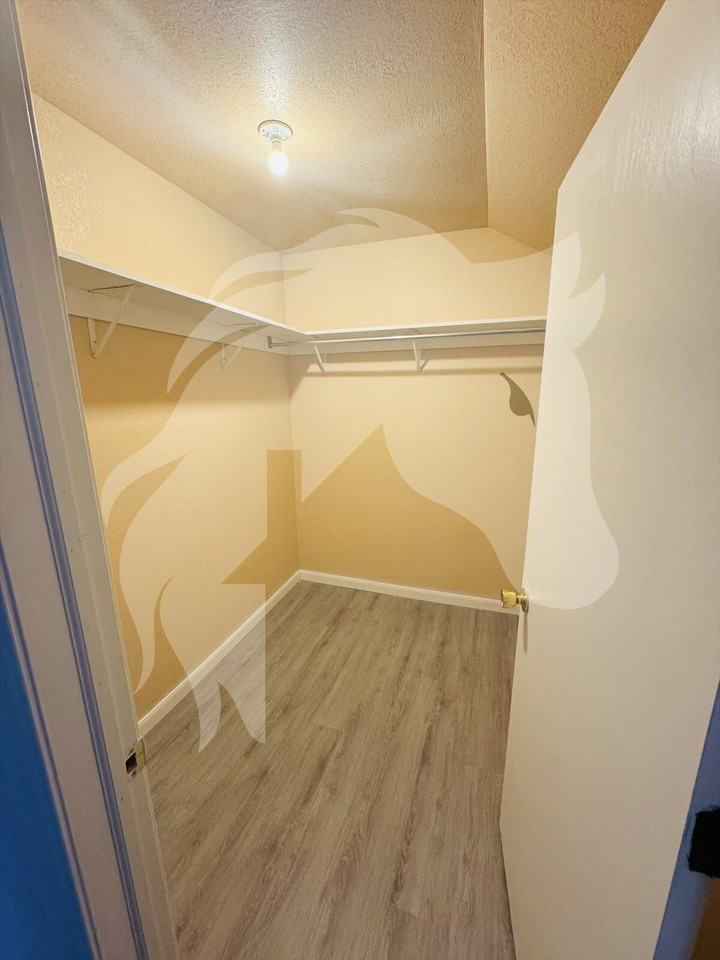 702 5th Street - Photo 7 of 12