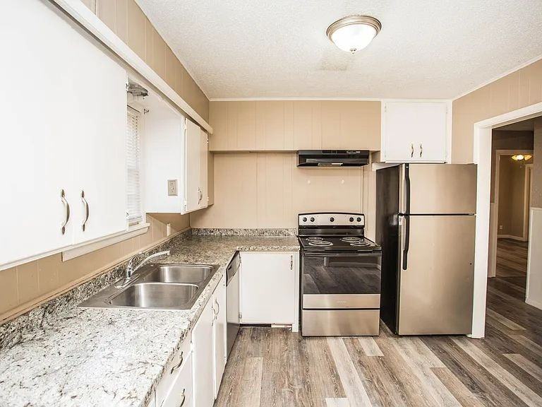 4309 42nd St - Photo 7 of 21