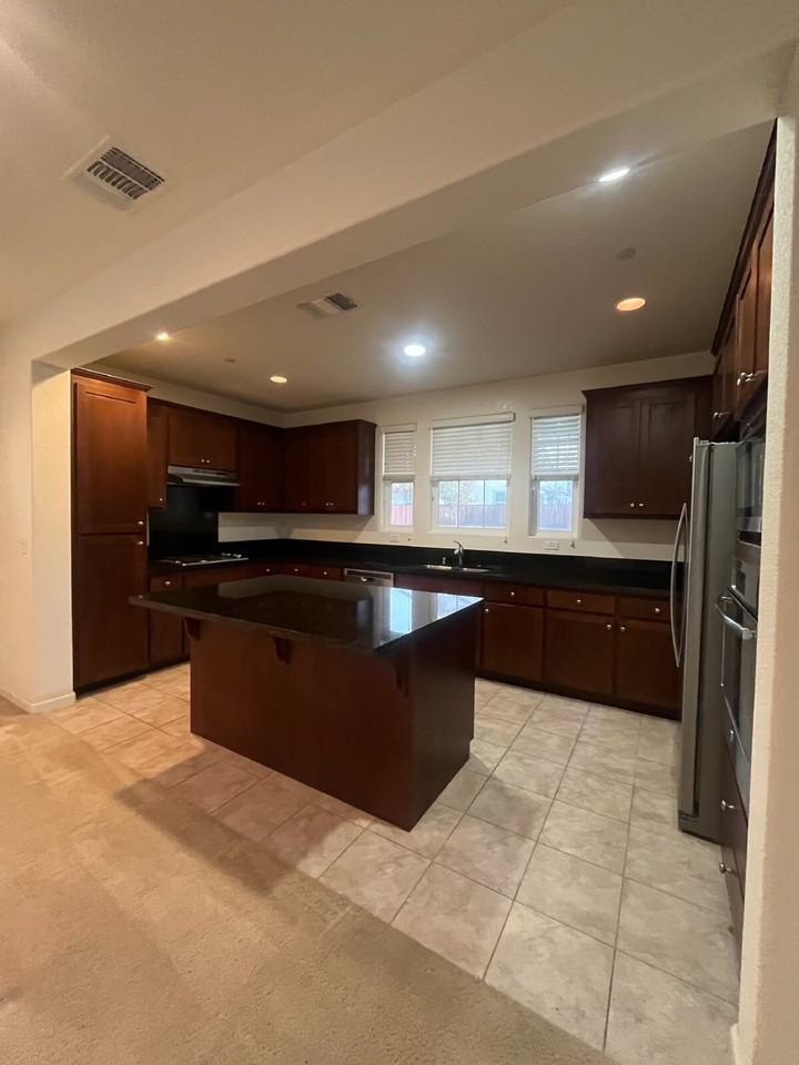 1074 Walcott Avenue - Photo 6 of 19