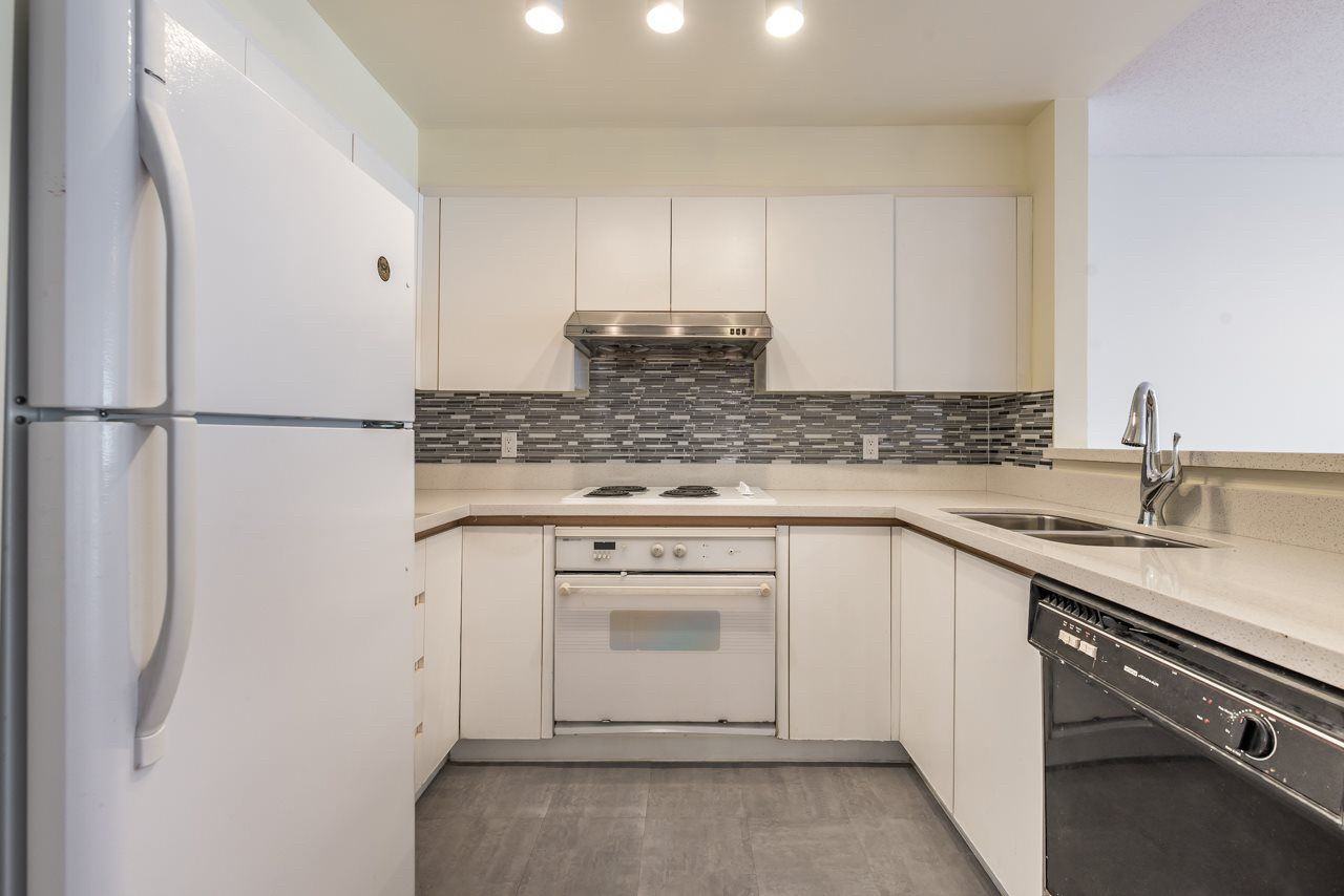 7700 St Albans Rd - Photo 3 of 20