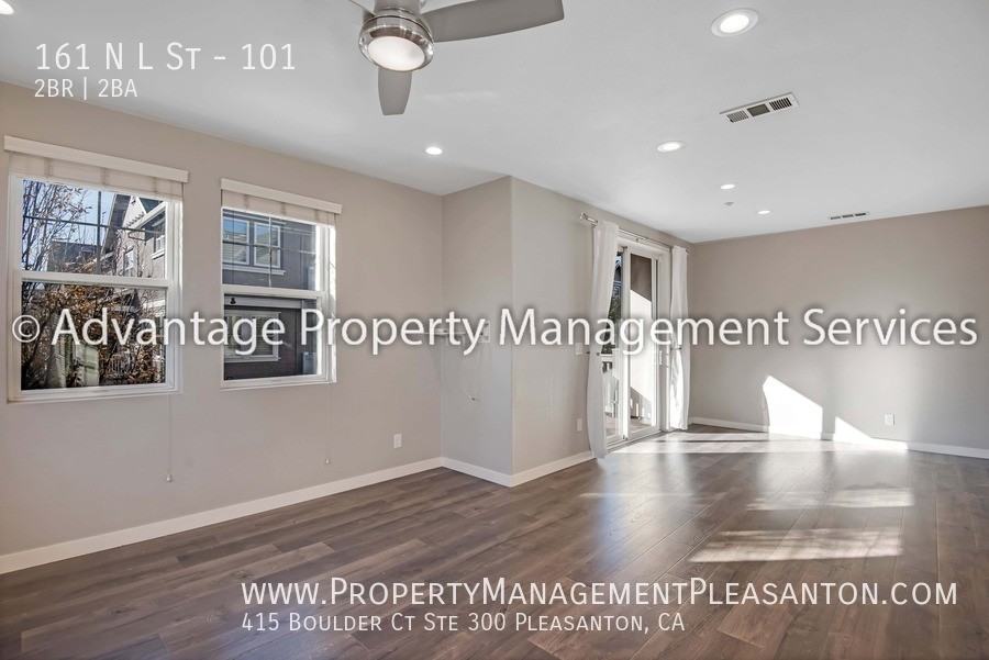 161 North L Street #101 - Photo 3 of 14