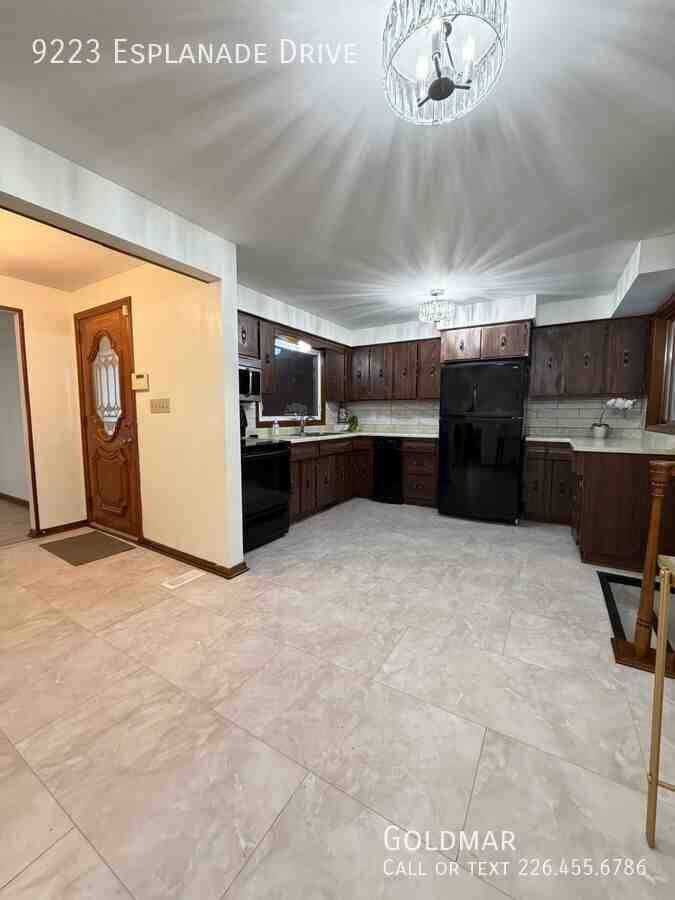 9223 Esplanade Drive - Photo 4 of 21