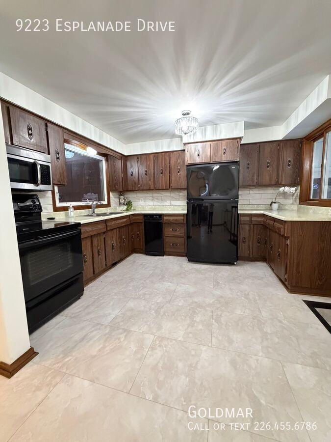 9223 Esplanade Drive - Photo 5 of 21