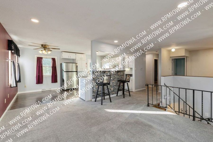 306 Northeast Grant Street - Photo 4 of 16