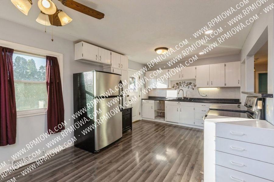 306 Northeast Grant Street - Photo 5 of 16