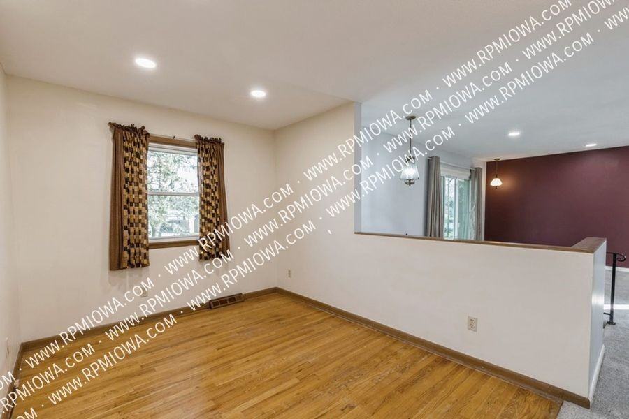 306 Northeast Grant Street - Photo 7 of 16