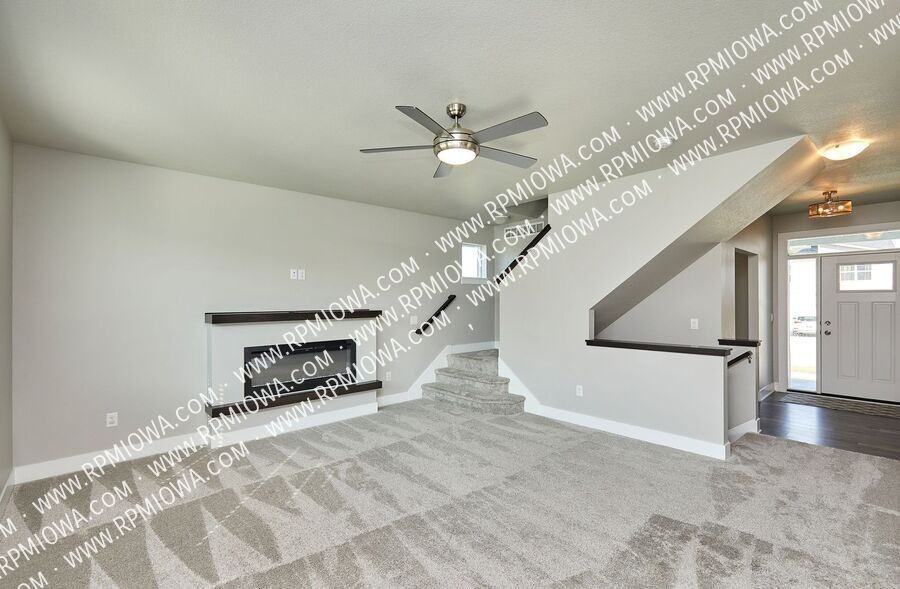 670 Southeast Drumlin Drive - Photo 2 of 20