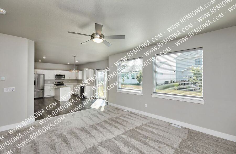 670 Southeast Drumlin Drive - Photo 3 of 20