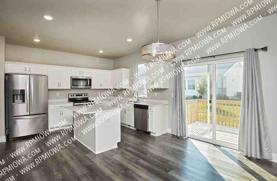 670 Southeast Drumlin Drive - Photo 4 of 20