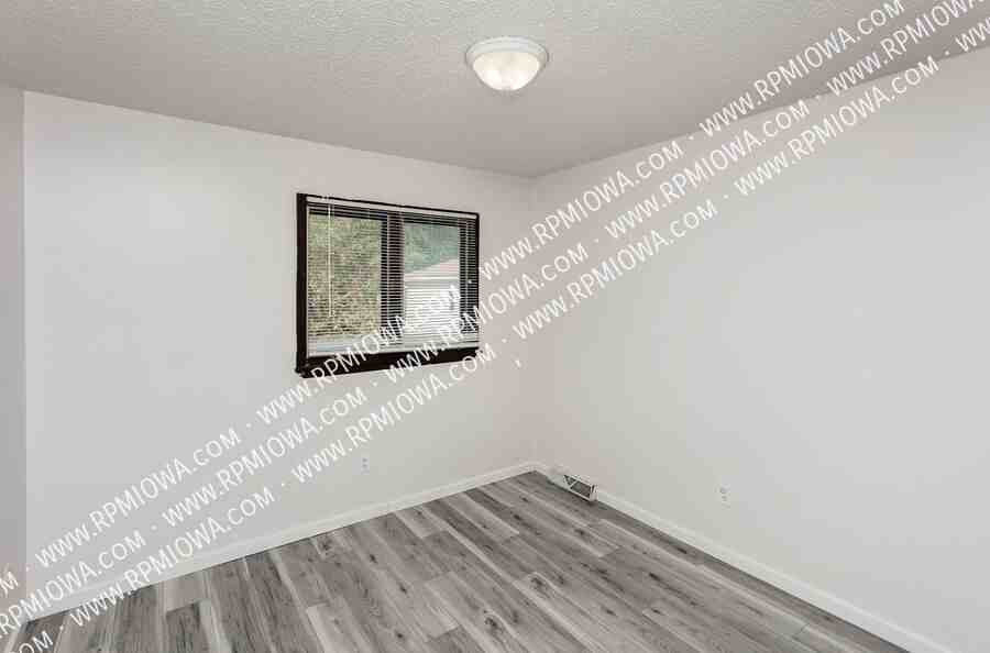 1020 Williams Street - Photo 5 of 25