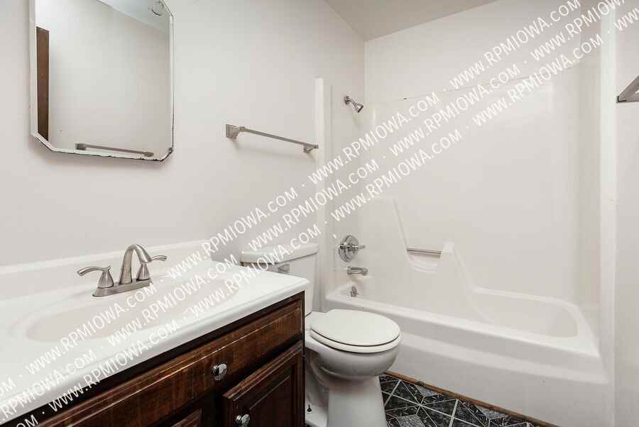 1020 Williams Street - Photo 7 of 25