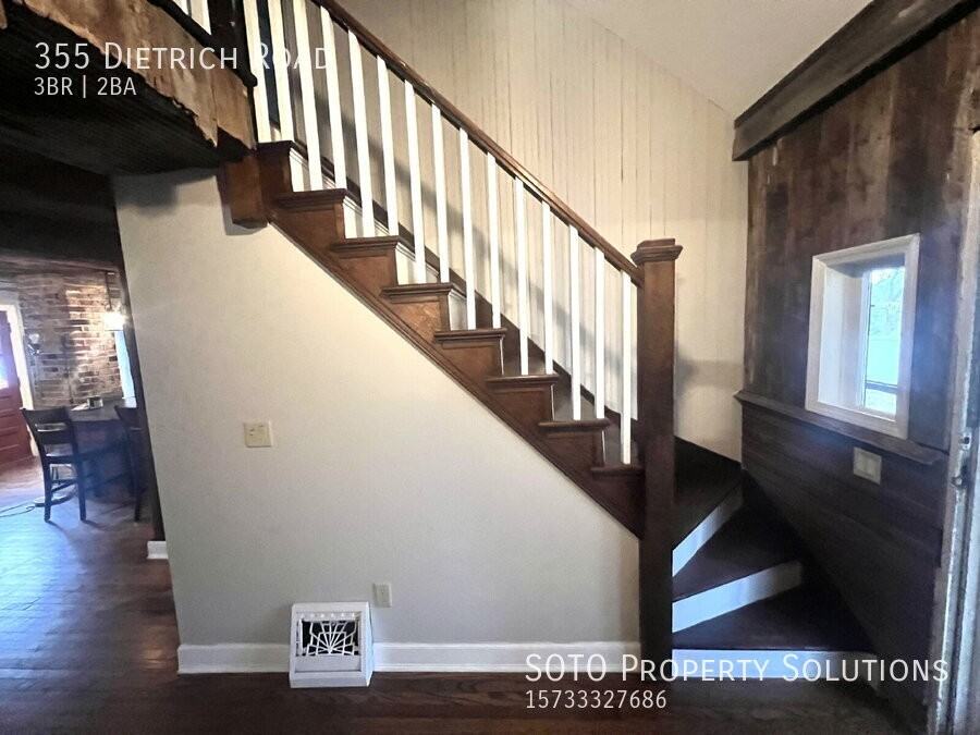 355 Dietrich Road - Photo 6 of 32