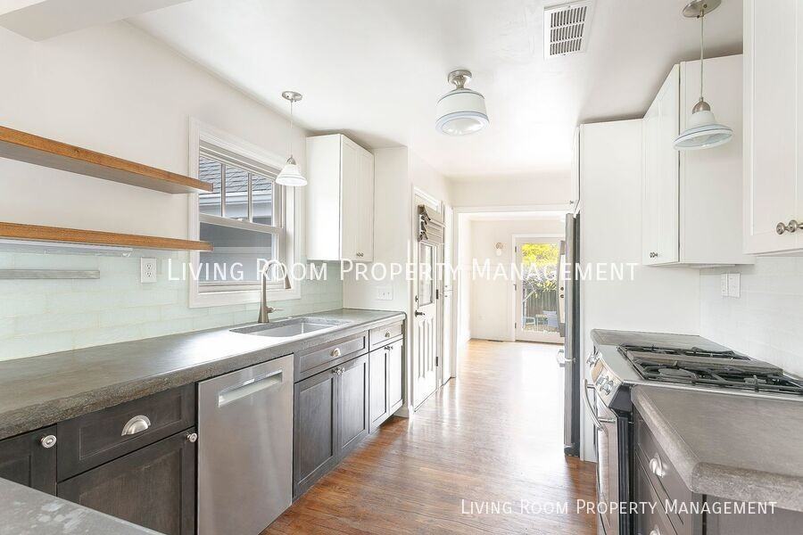 7096 North Cambridge Avenue - Photo 3 of 16