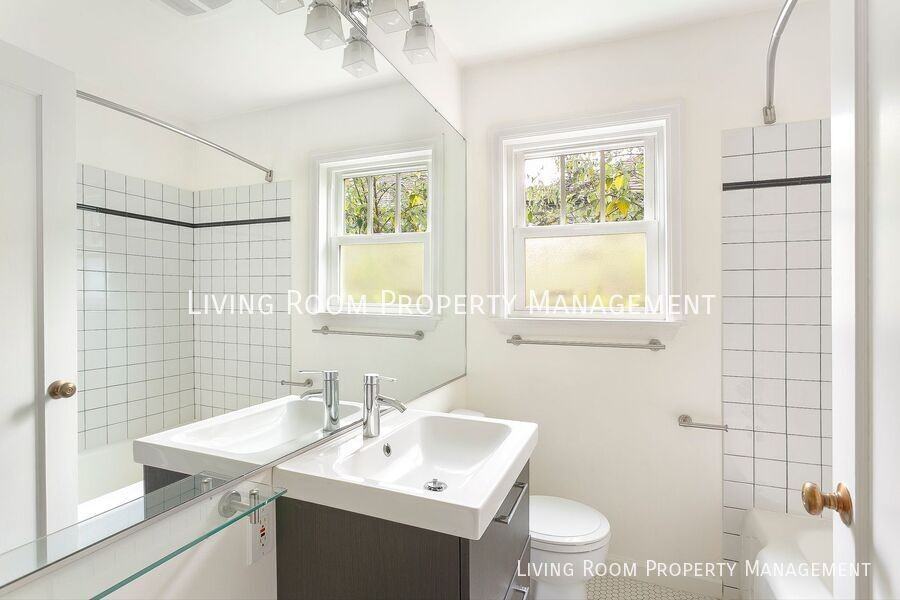 7096 North Cambridge Avenue - Photo 7 of 16