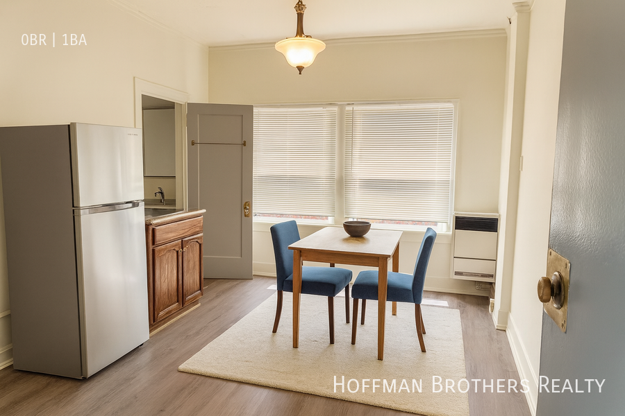 246 South Kenmore Avenue #304