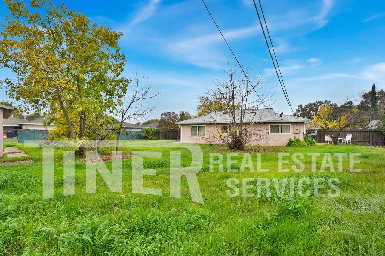 5516 Palmdale Way - Photo 4 of 19