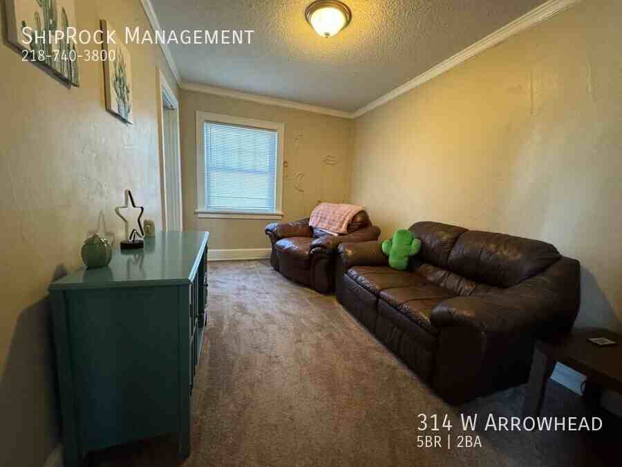 314 West Arrowhead Road - Photo 2 of 14