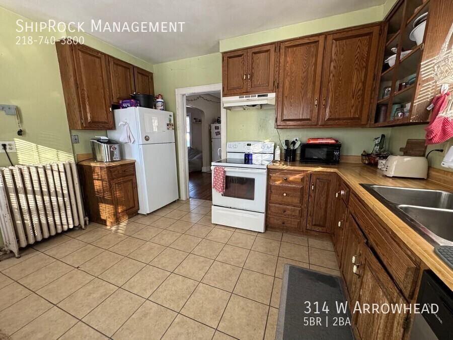 314 West Arrowhead Road - Photo 6 of 14