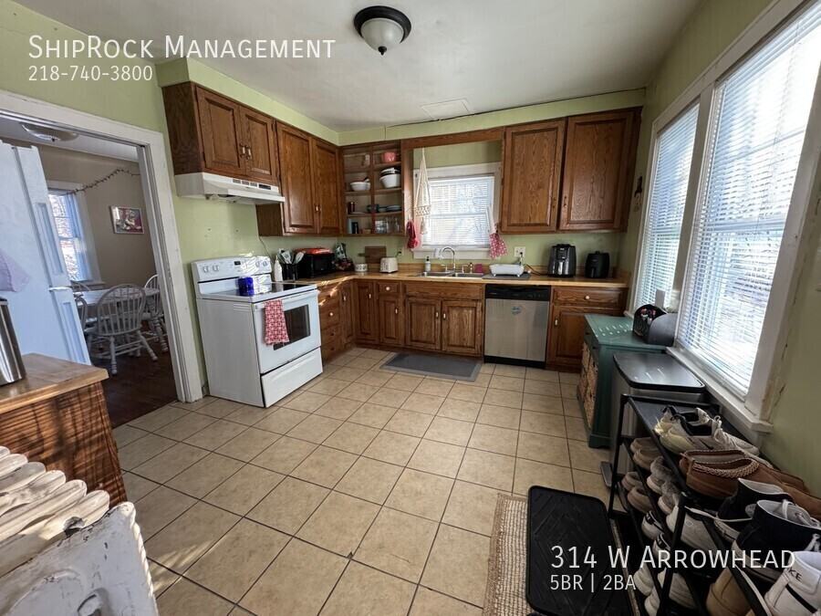 314 West Arrowhead Road - Photo 7 of 14