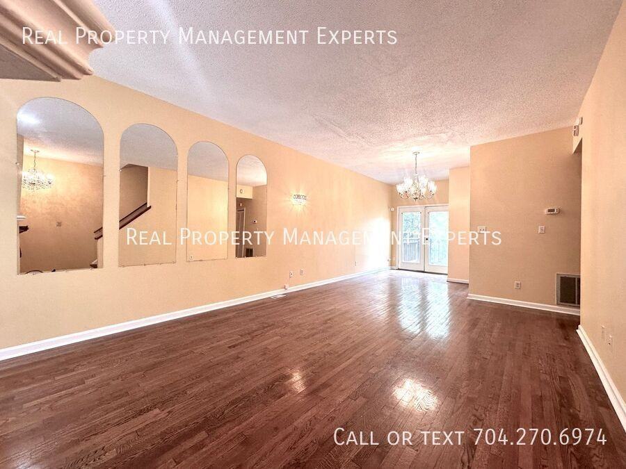 310 West 10th Street - Photo 6 of 28