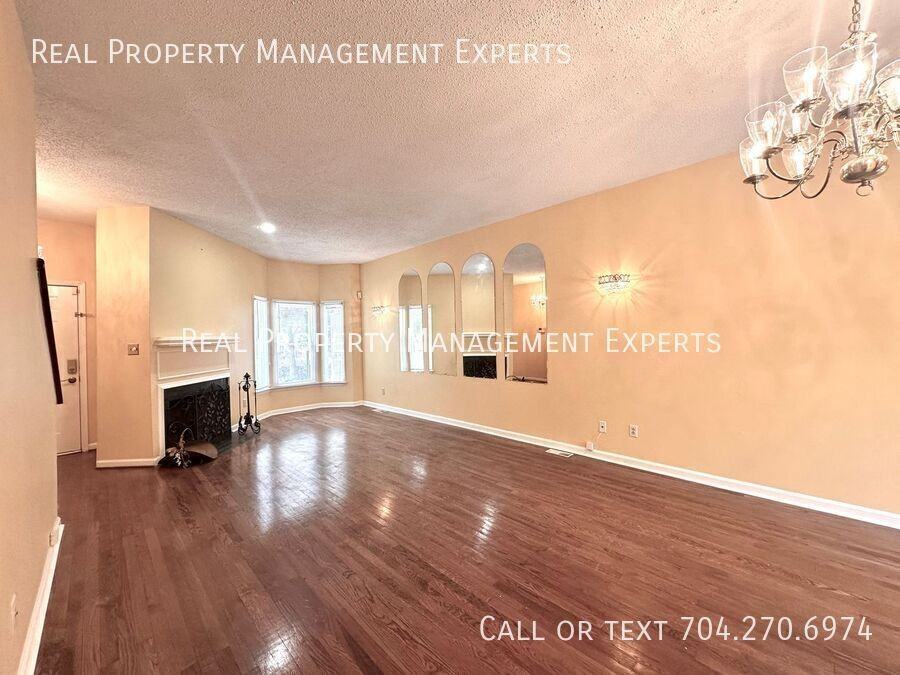 310 West 10th Street - Photo 7 of 28