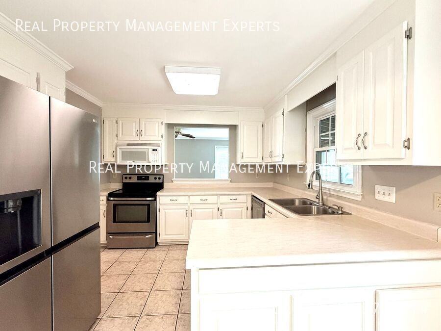 9315 Pebble Creek Way - Photo 3 of 27