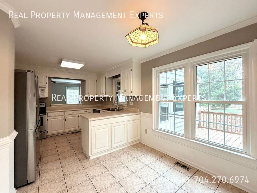 9315 Pebble Creek Way - Photo 4 of 27