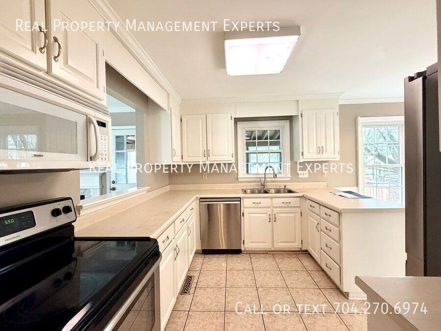 9315 Pebble Creek Way - Photo 7 of 27