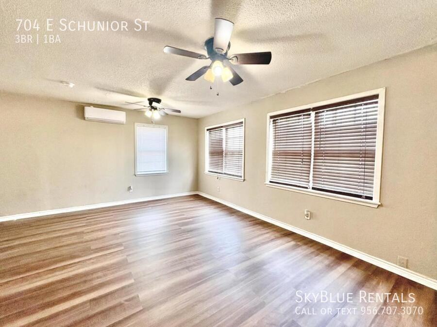 704 E Schunior St - Photo 4 of 9