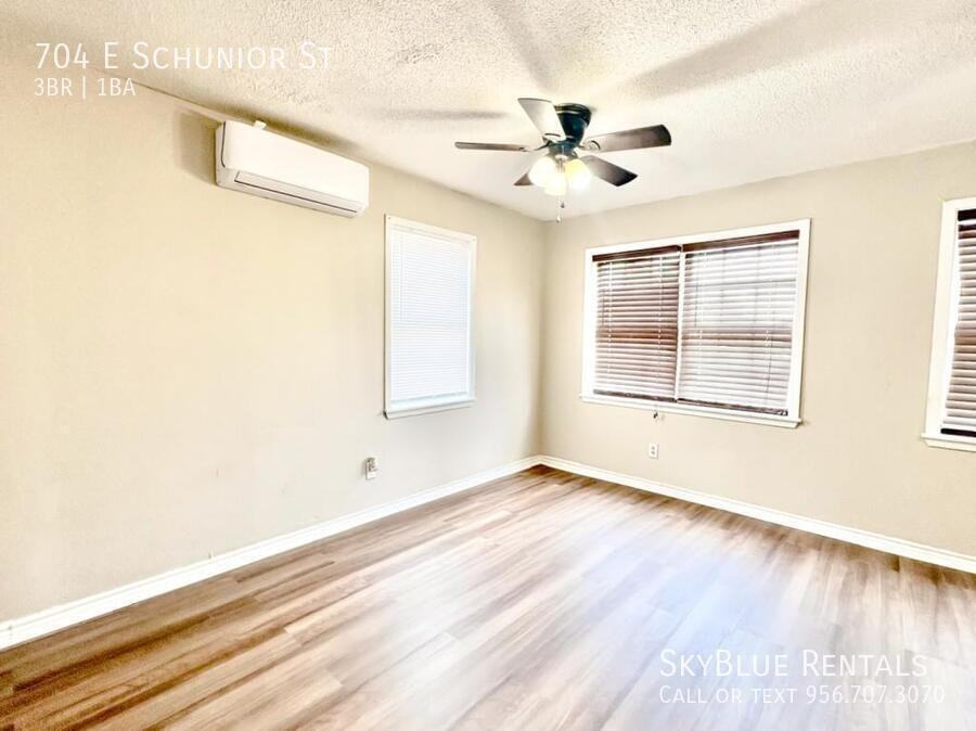 704 E Schunior St - Photo 5 of 9