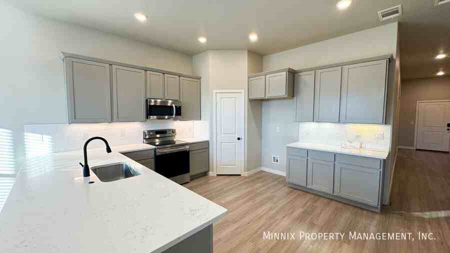 3407 Bryan Avenue - Photo 3 of 33